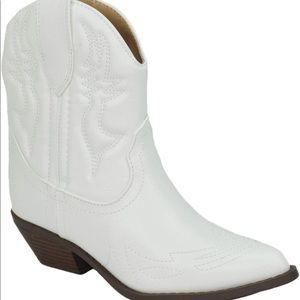 White cowgirl boots